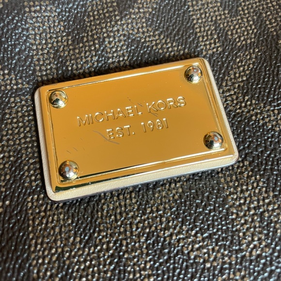 Michael Kors Jet Set Large Logo Crossbody - Picture 2 of 3